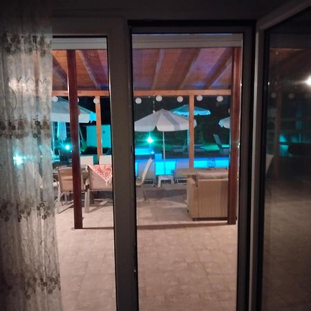 Maria Lemoni Swimming Pool Apartment Nea Skioni Luaran gambar