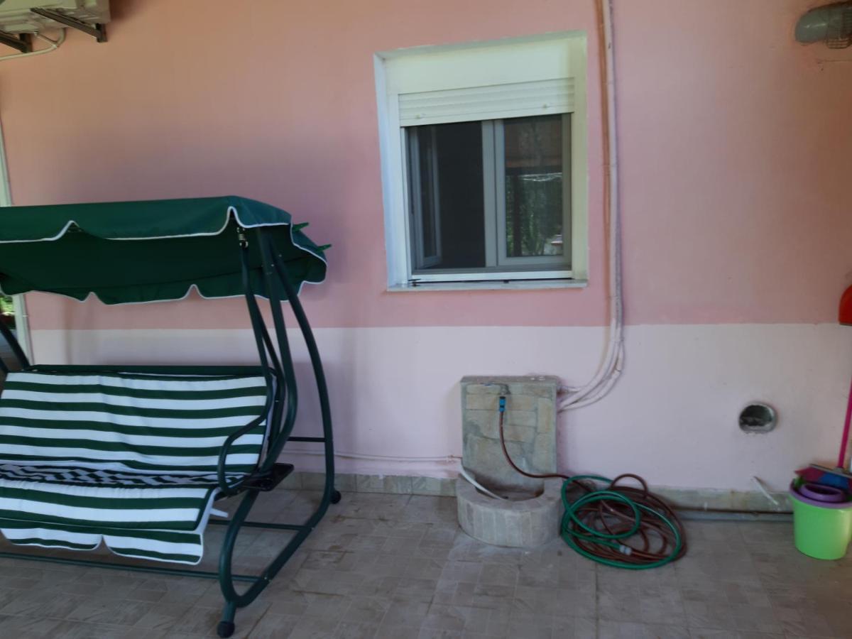 Maria Lemoni Swimming Pool Apartment Nea Skioni Luaran gambar