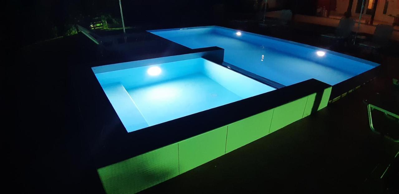 Maria Lemoni Swimming Pool Apartment Nea Skioni Luaran gambar