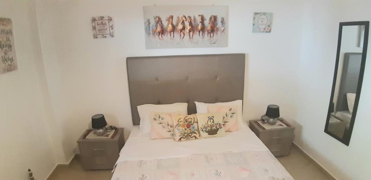 Maria Lemoni Swimming Pool Apartment Nea Skioni Luaran gambar