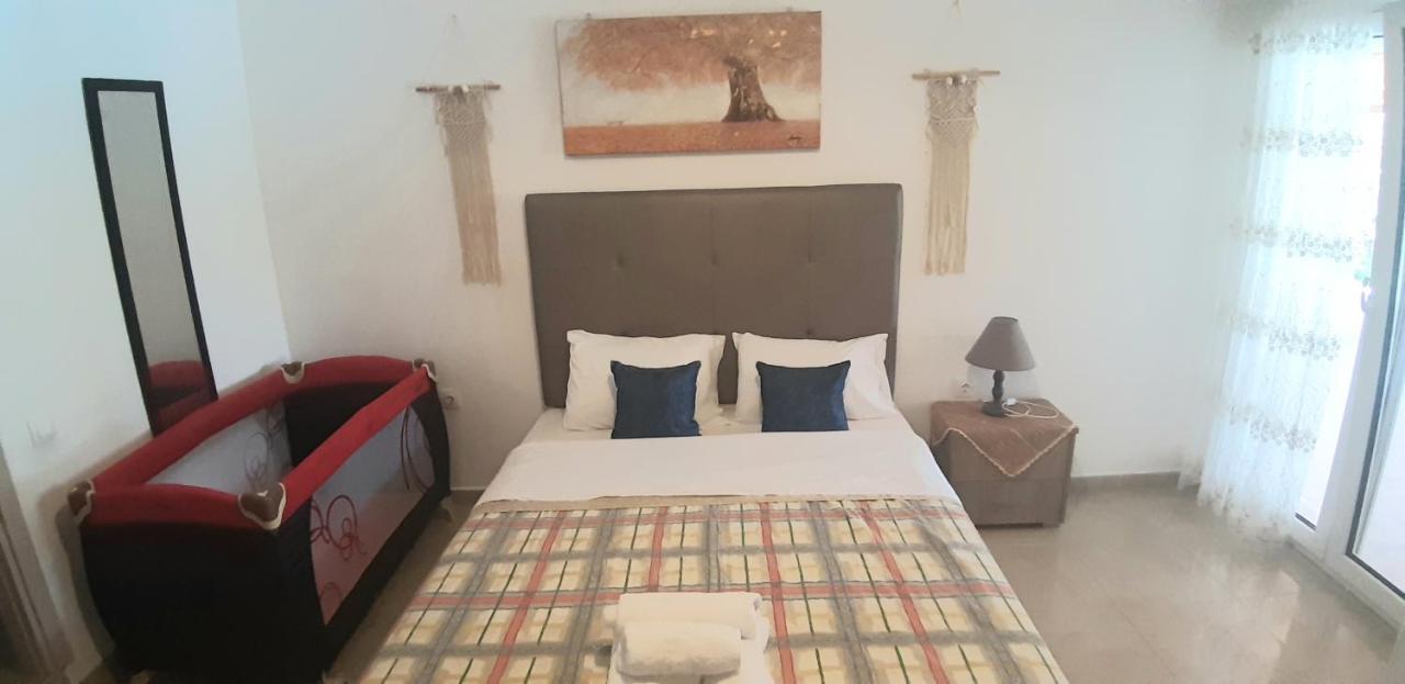 Maria Lemoni Swimming Pool Apartment Nea Skioni Luaran gambar