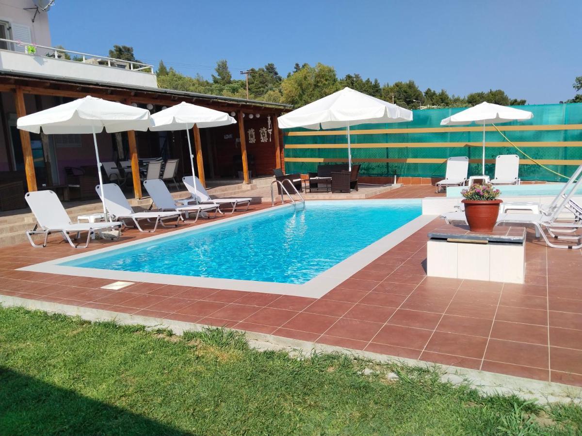 Maria Lemoni Swimming Pool Apartment Nea Skioni Luaran gambar