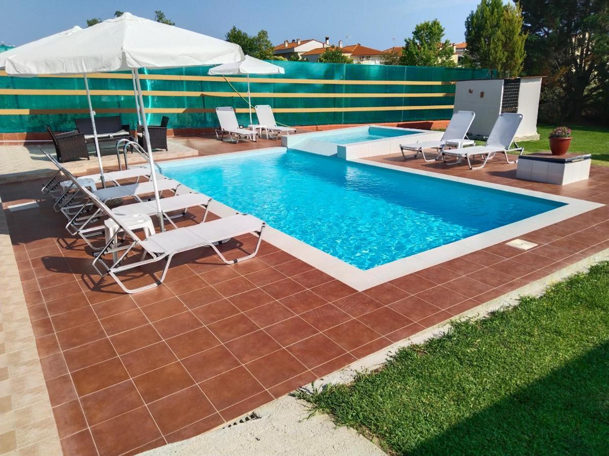 Maria Lemoni Swimming Pool Apartment Nea Skioni Luaran gambar