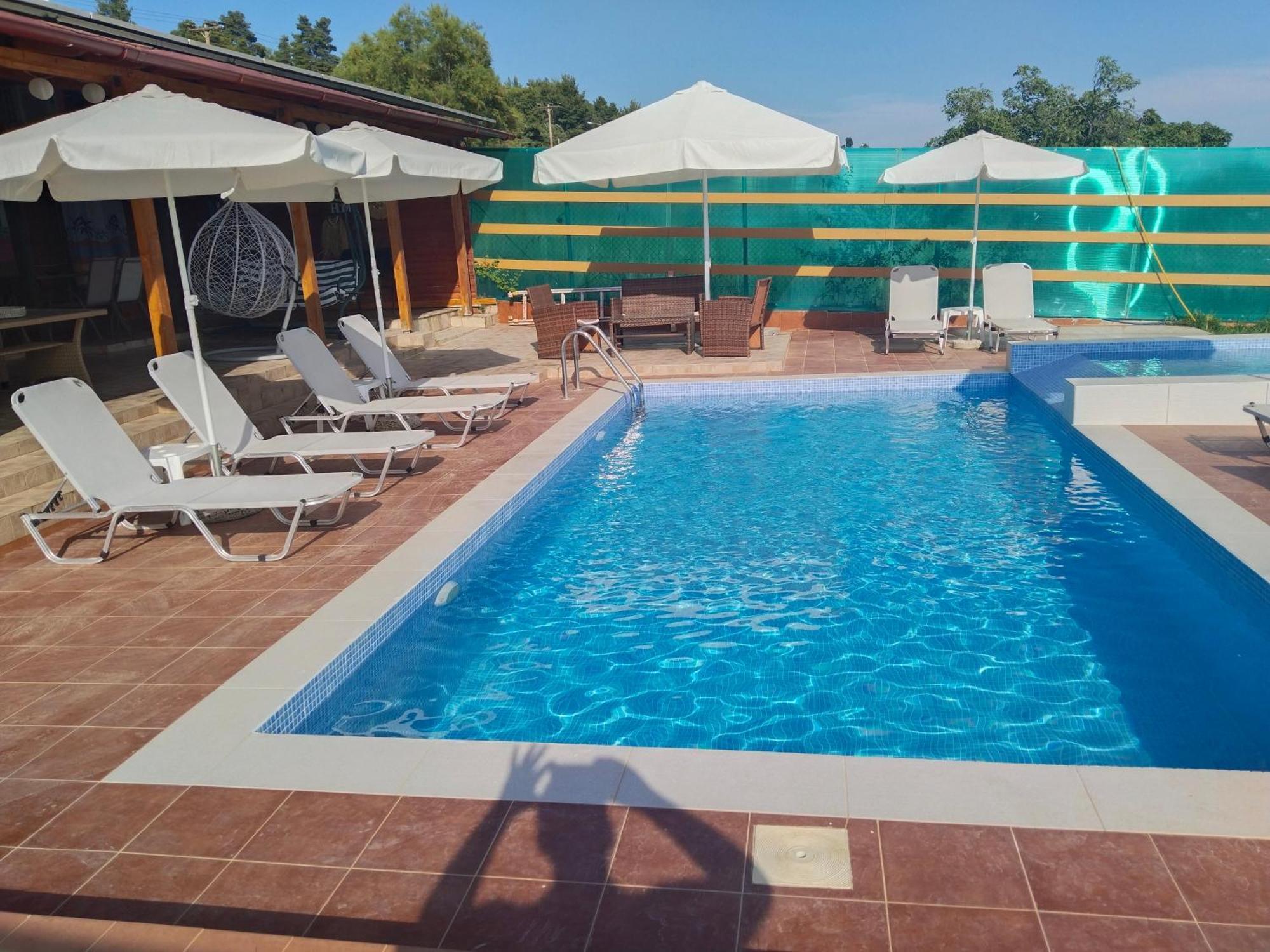 Maria Lemoni Swimming Pool Apartment Nea Skioni Luaran gambar